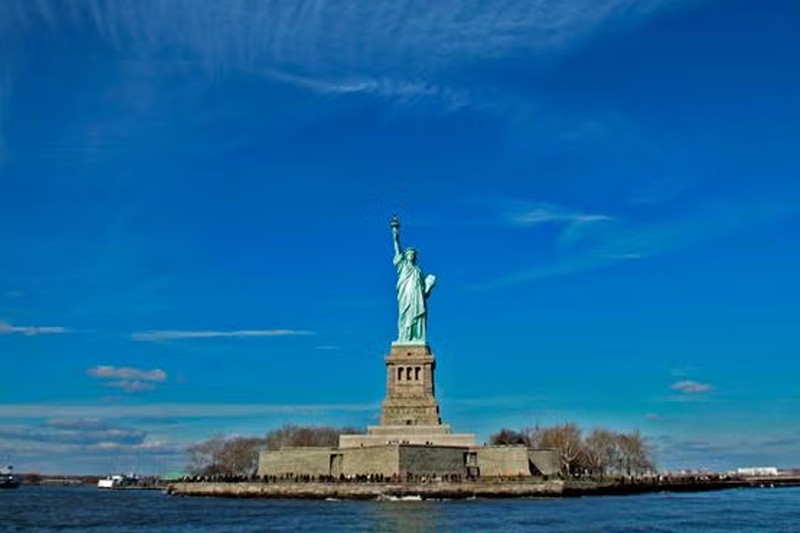 Distant object example that lacks definition in mosaics